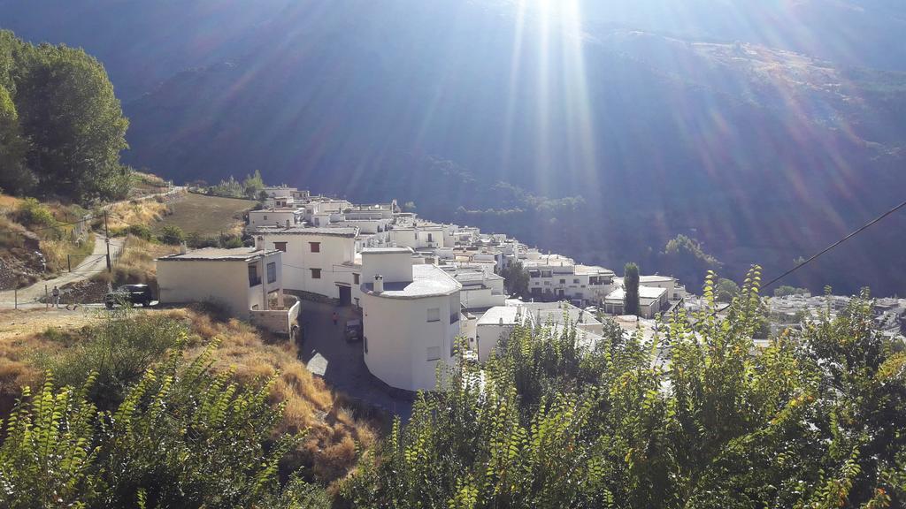 La Casa De La Bombilla Verde Trevélez Exteriér fotografie