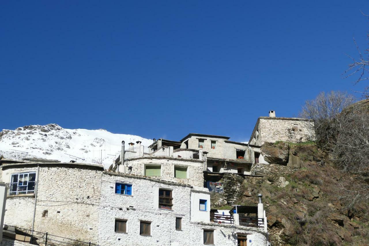 La Casa De La Bombilla Verde Trevélez Exteriér fotografie